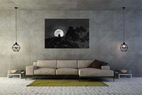 Zwei Skibergsteiger gegen den aufgehenden Vollmond an der Soiernspitze - Die Männer im Mond - Größe ca. 180x120cm, Seitenverhältnis 3:2 - Vollmond im Soierngebirge - weitere Infos unter https://www.kriner-weiermann.de