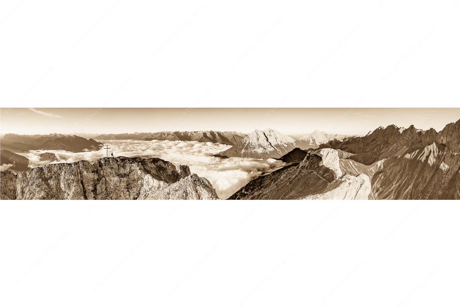 Die Nächsten schon im Blick – Seitenverhältnis 5:1 — Gehrenspitze im Wetterstein Blick von der Gehrenspitze zu den Miemingern und ins Wettersteingebirge