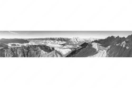 Blick von der Gehrenspitze zu den Miemingern und ins Wettersteingebirge - Die Nächsten schon im Blick - Seitenverhältnis 5:1 - Gehrenspitze im Wetterstein - weitere Infos unter https://www.kriner-weiermann.de