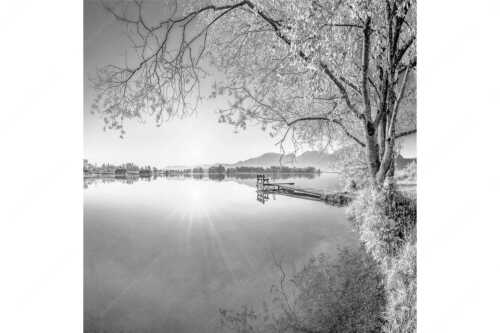 Blick über den Kochelsee bei Schlehdorf in den Sonnenaufgang - Die Sonne geht immer wieder auf II - Seitenverhältnis 1:1 - Bootssteg am Kochelsee - weitere Infos unter https://www.kriner-weiermann.de