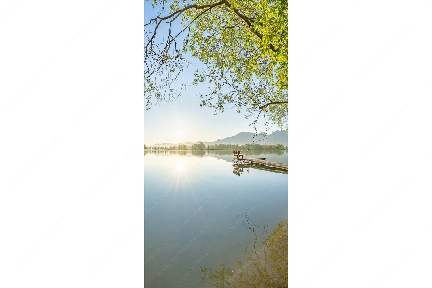 Die Sonne geht immer wieder auf II – Seitenverhältnis 1:2 — Bootssteg am Kochelsee Blick über den Kochelsee bei Schlehdorf in den Sonnenaufgang