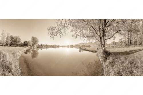 Blick über den Kochelsee bei Schlehdorf in den Sonnenaufgang - Die Sonne geht immer wieder auf II - Seitenverhältnis 2,5:1 - Bootssteg am Kochelsee - weitere Infos unter https://www.kriner-weiermann.de