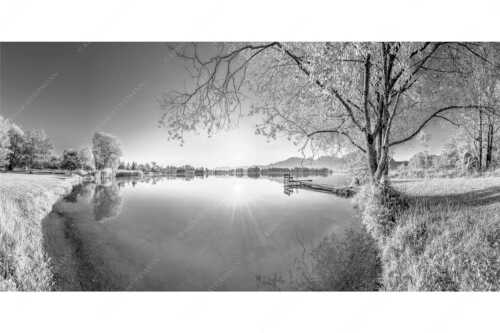 Blick über den Kochelsee bei Schlehdorf in den Sonnenaufgang - Die Sonne geht immer wieder auf II - Seitenverhältnis 2:1 - Bootssteg am Kochelsee - weitere Infos unter https://www.kriner-weiermann.de