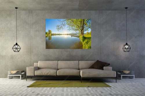 Blick über den Kochelsee bei Schlehdorf in den Sonnenaufgang - Die Sonne geht immer wieder auf II - Größe ca. 180x120cm, Seitenverhältnis 3:2 - Bootssteg am Kochelsee - weitere Infos unter https://www.kriner-weiermann.de
