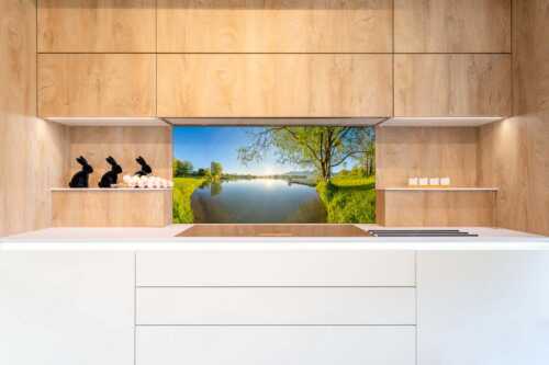 Blick über den Kochelsee bei Schlehdorf in den Sonnenaufgang - Die Sonne geht immer wieder auf II - Größe ca. 120x60cm, Seitenverhältnis 2:1 - Bootssteg am Kochelsee - weitere Infos unter https://www.kriner-weiermann.de