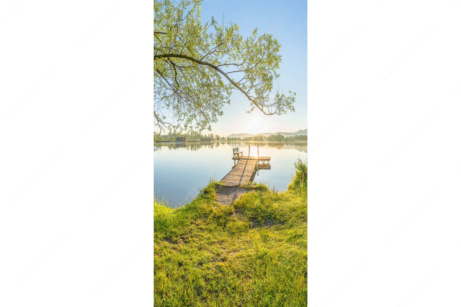 Die Sonne geht immer wieder auf III – Seitenverhältnis 1:2 — Bootssteg mit Bank am Kochelsee Blick über den Kochelsee bei Schlehdorf in den Sonnenaufgang