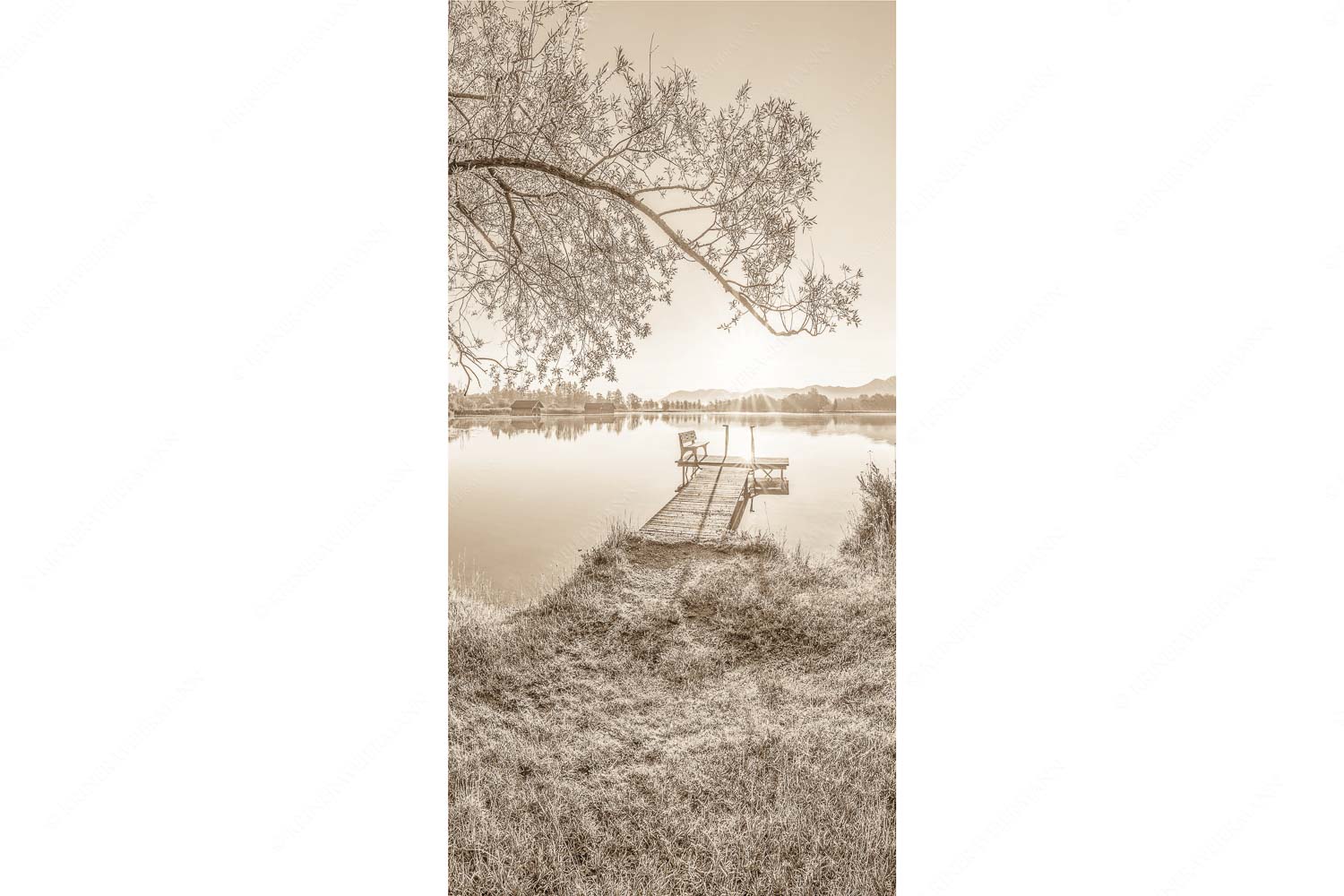 Blick über den Kochelsee bei Schlehdorf in den Sonnenaufgang