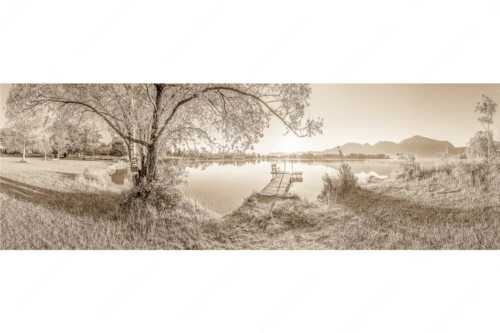 Blick über den Kochelsee bei Schlehdorf in den Sonnenaufgang - Die Sonne geht immer wieder auf III - Seitenverhältnis 3:1 - Bootssteg mit Bank am Kochelsee - weitere Infos unter https://www.kriner-weiermann.de