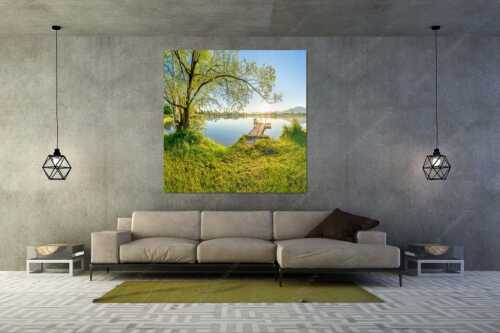 Blick über den Kochelsee bei Schlehdorf in den Sonnenaufgang - Die Sonne geht immer wieder auf III - Größe ca. 160x160cm, Seitenverhältnis 1:1 - Bootssteg mit Bank am Kochelsee - weitere Infos unter https://www.kriner-weiermann.de