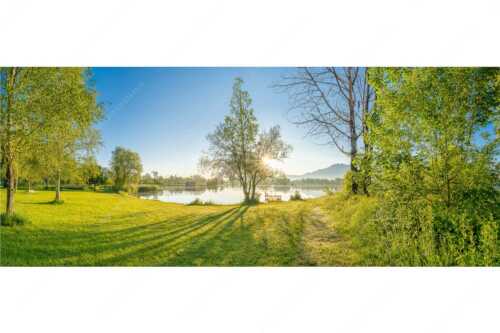 Wiese bei Schlehdorf bei Sonnenaufgang am Kochelsee - Die Sonne geht immer wieder auf - Seitenverhältnis 2,5:1 - Sonnenaufgang am Kochelsee - weitere Infos unter https://www.kriner-weiermann.de
