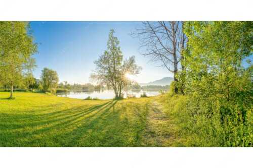 Wiese bei Schlehdorf bei Sonnenaufgang am Kochelsee - Die Sonne geht immer wieder auf - Seitenverhältnis 2:1 - Sonnenaufgang am Kochelsee - weitere Infos unter https://www.kriner-weiermann.de