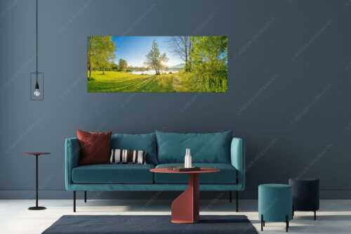 Wiese bei Schlehdorf bei Sonnenaufgang am Kochelsee - Die Sonne geht immer wieder auf - Größe ca. 175x70cm, Seitenverhältnis 2,5:1 - Sonnenaufgang am Kochelsee - weitere Infos unter https://www.kriner-weiermann.de