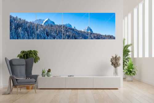 Wald bei Garmisch-Partenirchen mit Alpspitze, Zugspitze und Waxenstein im Wettersteingebirge - Die Wichtigsten - 4er Split, Größe ca. 280x70cm, Seitenverhältnis 4:1 - Alpspitze Zugspitze und Waxenstein - weitere Infos unter https://www.kriner-weiermann.de
