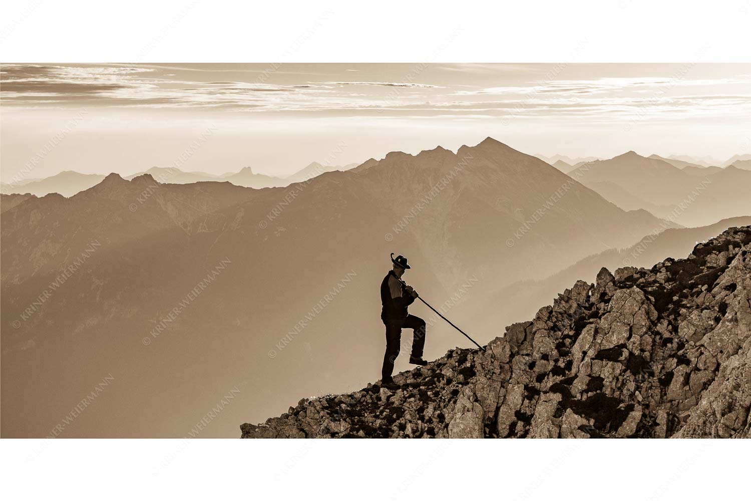 Blick in den Sonnenaufgang im Soierngebirge