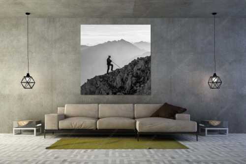 Blick in den Sonnenaufgang im Soierngebirge - Do Dahoam - Größe ca. 160x160cm, Seitenverhältnis 1:1 - Traditioneller Bergsteiger im Wetterstein - weitere Infos unter https://www.kriner-weiermann.de