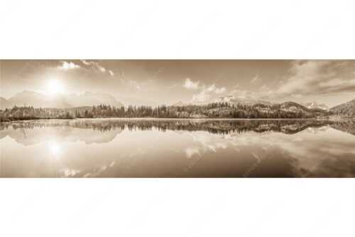 Panorama-Spiegelung am Barmsee mit Blick zum Karwendel- und Wettersteingebirge - Doppelpanorama - Seitenverhältnis 3:1 - Barmsee mit Karwendel und Wetterstein - weitere Infos unter https://www.kriner-weiermann.de