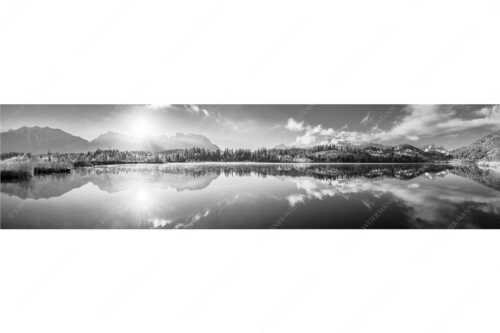 Panorama-Spiegelung am Barmsee mit Blick zum Karwendel- und Wettersteingebirge - Doppelpanorama - Seitenverhältnis 4:1 - Barmsee mit Karwendel und Wetterstein - weitere Infos unter https://www.kriner-weiermann.de