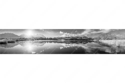 Panorama-Spiegelung am Barmsee mit Blick zum Karwendel- und Wettersteingebirge - Doppelpanorama - Seitenverhältnis 5:1 - Barmsee mit Karwendel und Wetterstein - weitere Infos unter https://www.kriner-weiermann.de