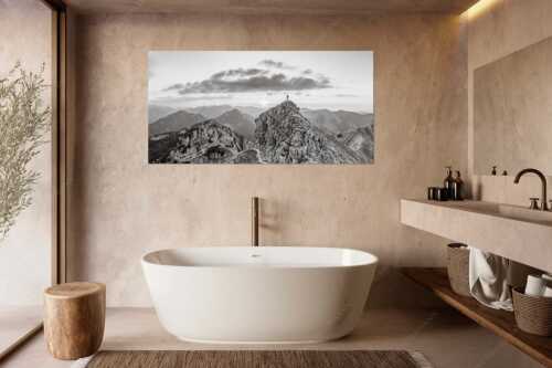 Blick vom Kramer in den Sonnenuntergang - Durchatmen - Größe ca. 180x90cm, Seitenverhältnis 2:1 - Wanderer am Kramer in den Ammergauer Alpen - weitere Infos unter https://www.kriner-weiermann.de