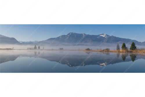 Morgenstimmung am Eichsee im Kochler Moos mit Blick zum Herzogstand bis hin zum Karwendel - Durchblick - Seitenverhältnis 3:1 - Herzogstand und Heimgarten - weitere Infos unter https://www.kriner-weiermann.de