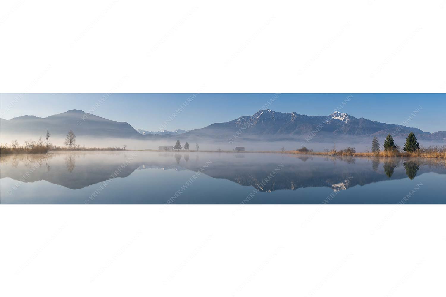Morgenstimmung am Eichsee im Kochler Moos mit Blick zum Herzogstand bis hin zum Karwendel