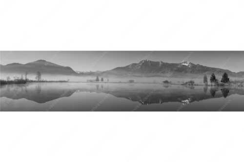 Morgenstimmung am Eichsee im Kochler Moos mit Blick zum Herzogstand bis hin zum Karwendel - Durchblick - Seitenverhältnis 4:1 - Herzogstand und Heimgarten - weitere Infos unter https://www.kriner-weiermann.de