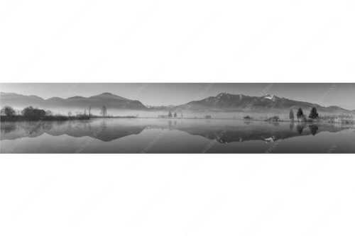 Morgenstimmung am Eichsee im Kochler Moos mit Blick zum Herzogstand bis hin zum Karwendel - Durchblick - Seitenverhältnis 5:1 - Herzogstand und Heimgarten - weitere Infos unter https://www.kriner-weiermann.de