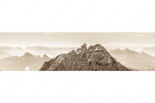 Blick zwischen Musterstein und Öfelekopf ins Karwendel - Durchs Berglein - Seitenverhältnis 4:1 - Öfelekopf Wetterstein Arnspitzen Karwendel - weitere Infos unter https://www.kriner-weiermann.de