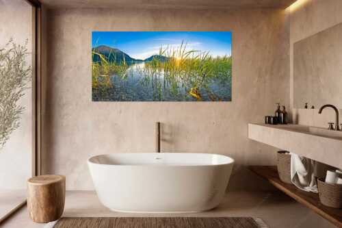 Blick in den Sonnenaufgang am Walchensee mit Jochberg - Durchs Schilf - Größe ca. 180x90cm, Seitenverhältnis 2:1 - Walchensee mit Jochberg - weitere Infos unter https://www.kriner-weiermann.de