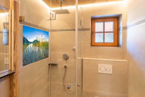 Blick in den Sonnenaufgang am Walchensee mit Jochberg - Durchs Schilf - Größe ca. 120x80cm, Seitenverhältnis 3:2 - Walchensee mit Jochberg - weitere Infos unter https://www.kriner-weiermann.de