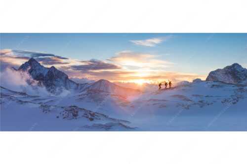 Am frühen Morgen unterwegs auf dem Zugspitzplatt - Early bird - Seitenverhältnis 2,5:1 - Sonnenaufgang im Zugspitzgebiet - weitere Infos unter https://www.kriner-weiermann.de