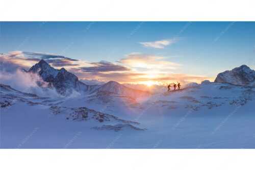 Am frühen Morgen unterwegs auf dem Zugspitzplatt - Early bird - Seitenverhältnis 2:1 - Sonnenaufgang im Zugspitzgebiet - weitere Infos unter https://www.kriner-weiermann.de