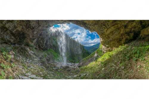 Sehr versteckt liegt dieser paradiesische Wasserfall im Karwendelgebirge - Eden - Seitenverhältnis 2,5:1 - Wasserfall im Karwendel - weitere Infos unter https://www.kriner-weiermann.de