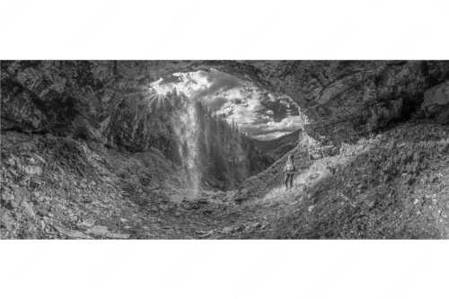 Sehr versteckt liegt dieser paradiesische Wasserfall im Karwendelgebirge - Eden - Seitenverhältnis 2,5:1 - Wasserfall im Karwendel - weitere Infos unter https://www.kriner-weiermann.de