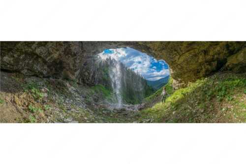 Sehr versteckt liegt dieser paradiesische Wasserfall im Karwendelgebirge - Eden - Seitenverhältnis 3:1 - Wasserfall im Karwendel - weitere Infos unter https://www.kriner-weiermann.de
