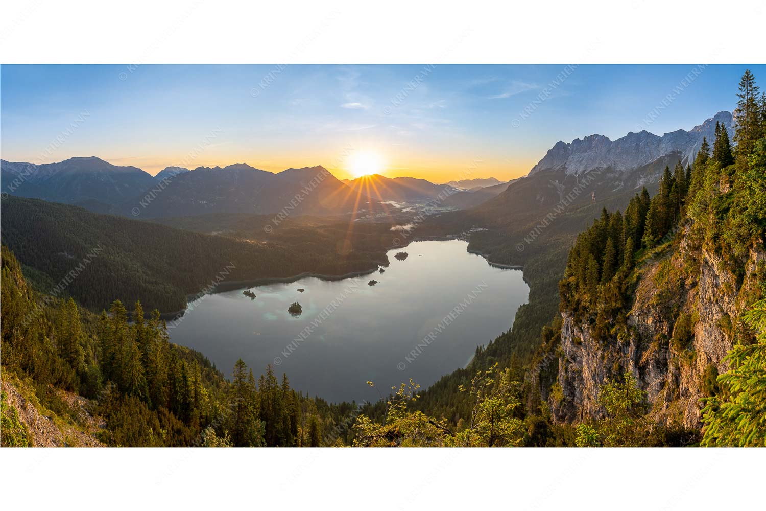 Eibseeblick – Seitenverhältnis 2:1 — Loisachtal mit Waxenstein und Kramer Blick über Eibsee in den Sonnenaufgang