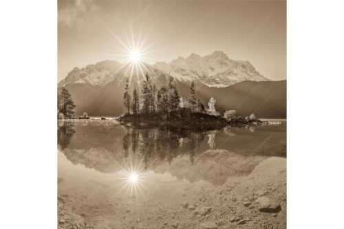 Blick über Eibsee zur Zugspitze im Wettersteingebirge - Eibseesterne - Seitenverhältnis 1:1 - Sonnenaufgang am Eibsee - weitere Infos unter https://www.kriner-weiermann.de