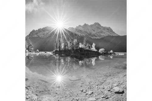 Blick über Eibsee zur Zugspitze im Wettersteingebirge - Eibseesterne - Seitenverhältnis 1:1 - Sonnenaufgang am Eibsee - weitere Infos unter https://www.kriner-weiermann.de