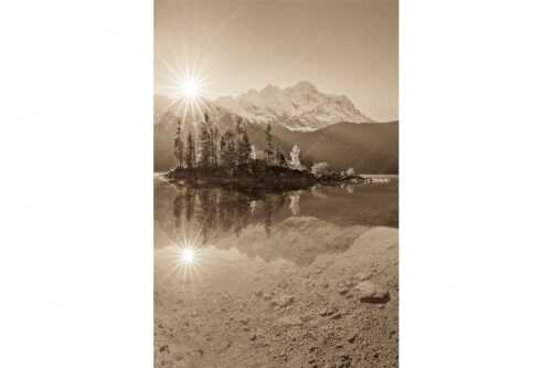 Blick über Eibsee zur Zugspitze im Wettersteingebirge - Eibseesterne - Seitenverhältnis 2:3 - Sonnenaufgang am Eibsee - weitere Infos unter https://www.kriner-weiermann.de