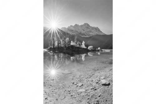 Blick über Eibsee zur Zugspitze im Wettersteingebirge - Eibseesterne - Seitenverhältnis 2:3 - Sonnenaufgang am Eibsee - weitere Infos unter https://www.kriner-weiermann.de