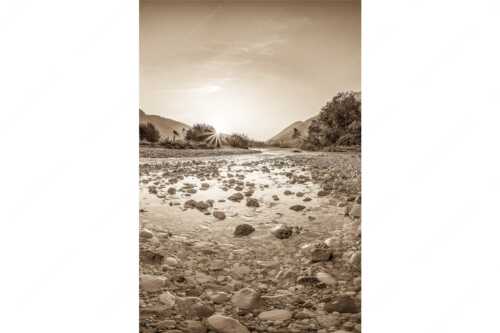 Blick über die Isar in den Sonnenaufgang - Ein Isarmorgen - Seitenverhältnis 2:3 - Steine an der Isar - weitere Infos unter https://www.kriner-weiermann.de