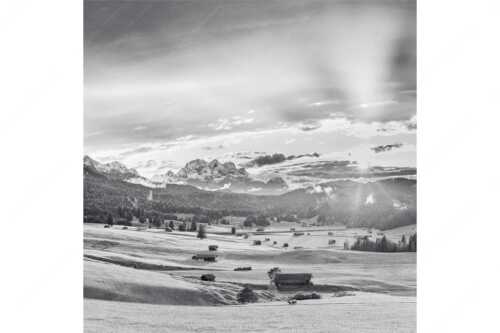 Blick in den Sonnenuntergang zwischen Wetterstein und Estergebirge - Ein kurzer Schauer - Seitenverhältnis 1:1 - Wetterstein und Estergebirge - weitere Infos unter https://www.kriner-weiermann.de
