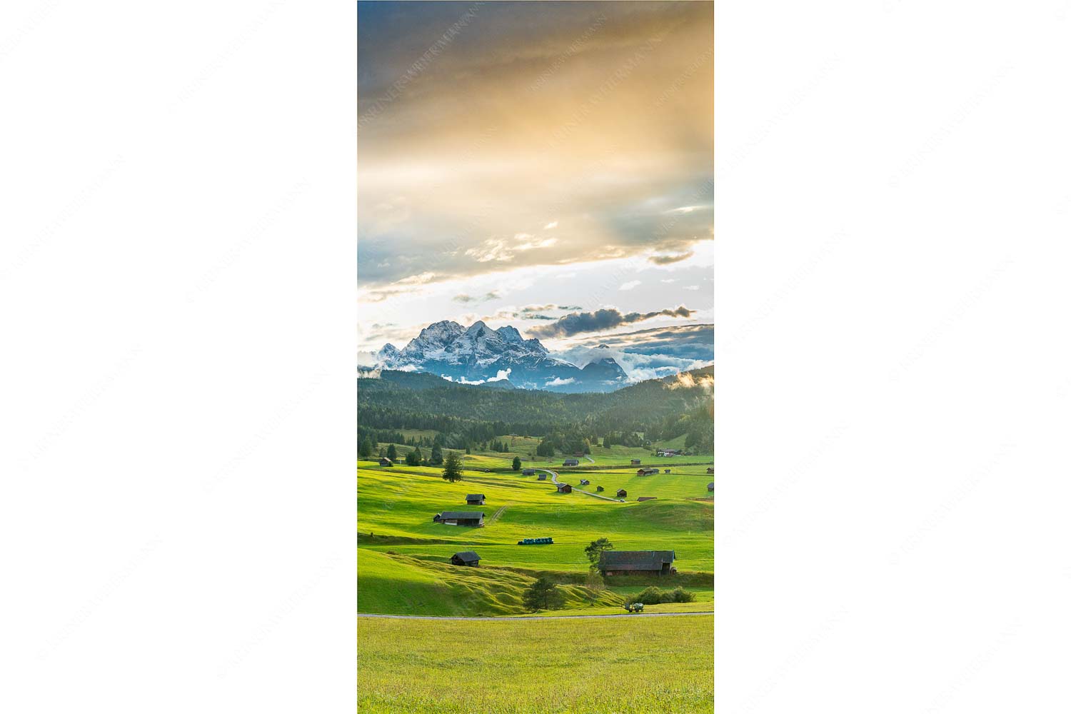 Ein kurzer Schauer – Seitenverhältnis 1:2 — Wetterstein und Estergebirge Blick in den Sonnenuntergang zwischen Wetterstein und Estergebirge