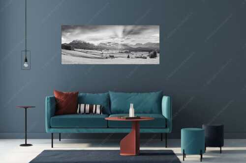 Blick in den Sonnenuntergang zwischen Wetterstein und Estergebirge - Ein kurzer Schauer - Größe ca. 175x70cm, Seitenverhältnis 2,5:1 - Wetterstein und Estergebirge - weitere Infos unter https://www.kriner-weiermann.de