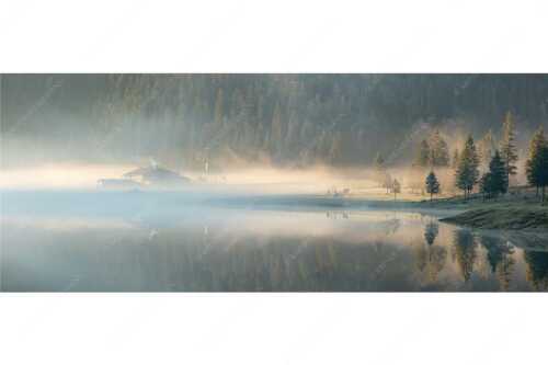 Frühlingsmorgen auf der Esterbergalm - Ein Morgen am Esterberg - Seitenverhältnis 2,5:1 - See an der Esterbergalm - weitere Infos unter https://www.kriner-weiermann.de