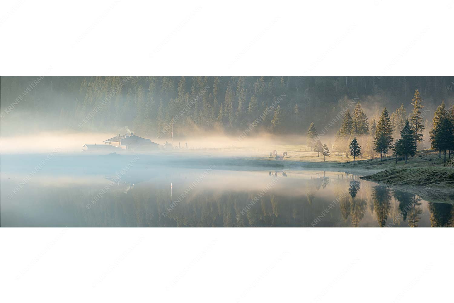 Ein Morgen am Esterberg – Seitenverhältnis 3:1 — See an der Esterbergalm Frühlingsmorgen auf der Esterbergalm