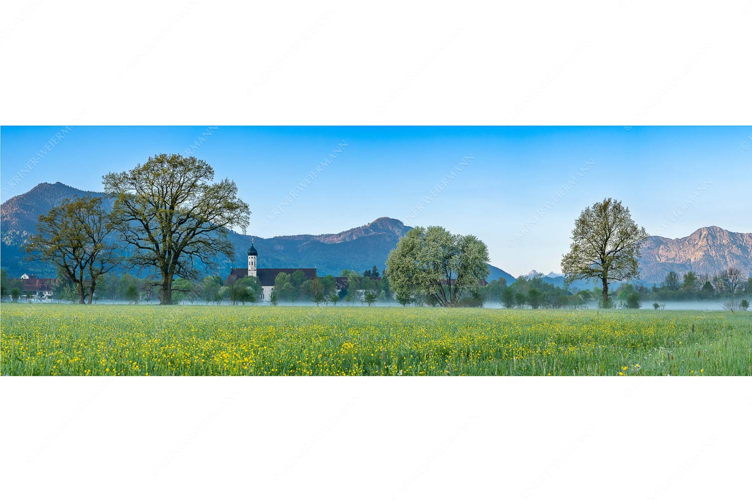 Ein Morgen am Kloster – Seitenverhältnis 3:1 — Benediktbeuern Kloster Benediktbeuern mit Jochberg und Herzogstand