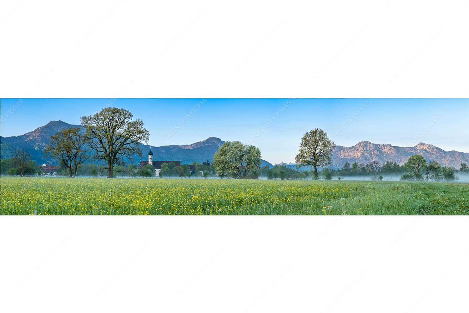 Kloster Benediktbeuern mit Jochberg und Herzogstand