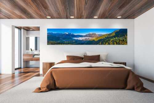 Blick über Garmisch-Partenkirchen mit Kramer und Zugspitzmassiv - Ein Morgen über GaPa - Größe ca. 300x60cm, Seitenverhältnis 5:1 - Garmisch-Partenkirchen mit Kramer und Zugspitze - weitere Infos unter https://www.kriner-weiermann.de