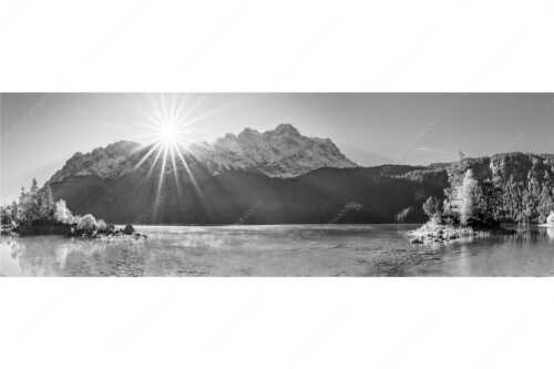 Blick über Eibsee zur Zugspitze - Einsame Bucht - Seitenverhältnis 3:1 - Sonnenaufgang am Eibsee mit Zugspitze - weitere Infos unter https://www.kriner-weiermann.de